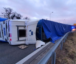  TIR przewrócił się na ekspresówce