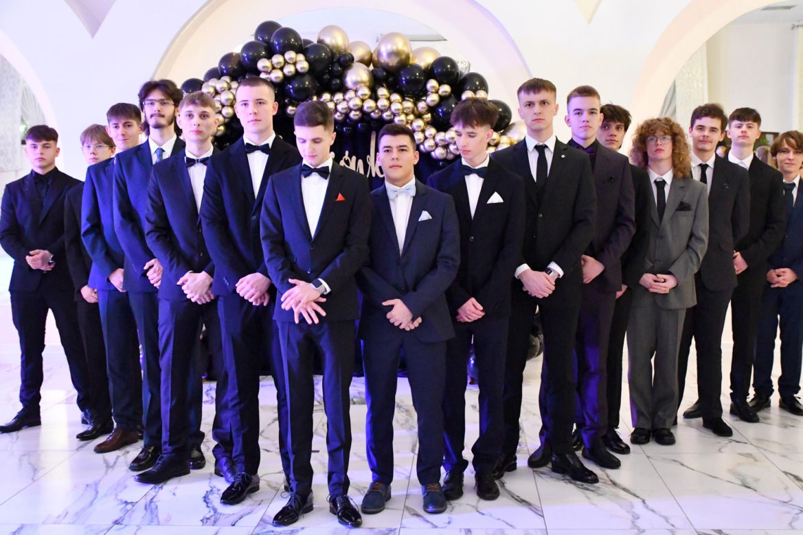 Studniówki 2025: Bal III Liceum Ogólnokształcącego w Starachowicach