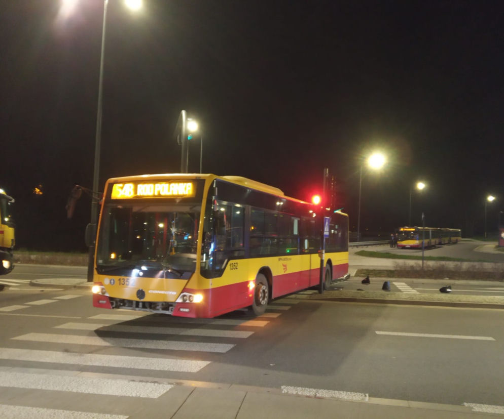 Autobus MPK Łódź BEZ KIEROWCY wjechał na PRZEJŚCIE DLA PIESZYCH! Pojazd STOCZYŁ SIĘ z krańcówki