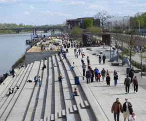 Akcja służb w centrum Warszawy. W Wiśle dryfowało ciało