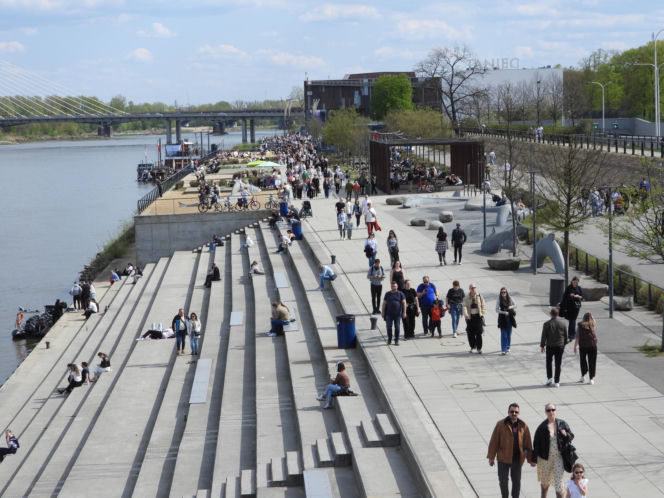 Akcja służb w centrum Warszawy. W Wiśle dryfowało ciało
