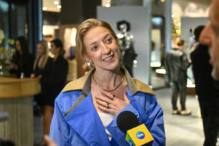 Bezpieczne kolory odchodzą do lamusa. Lara Gessler zachwyciła stylizacją w jednym z najmodniejszych odcieni tej wiosny