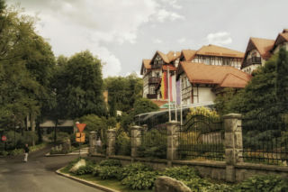 Pociągi wróciły, a kurort znów żyje. To polskie uzdrowisko podbija serca turystów