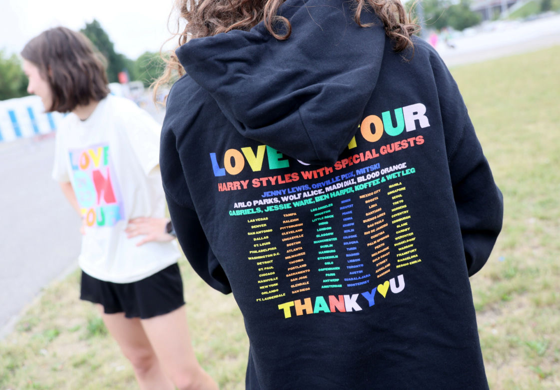 Harry Styles w Polsce - tak wyglądał plac przed stadionem na kilkanaście godzin przed koncertem.