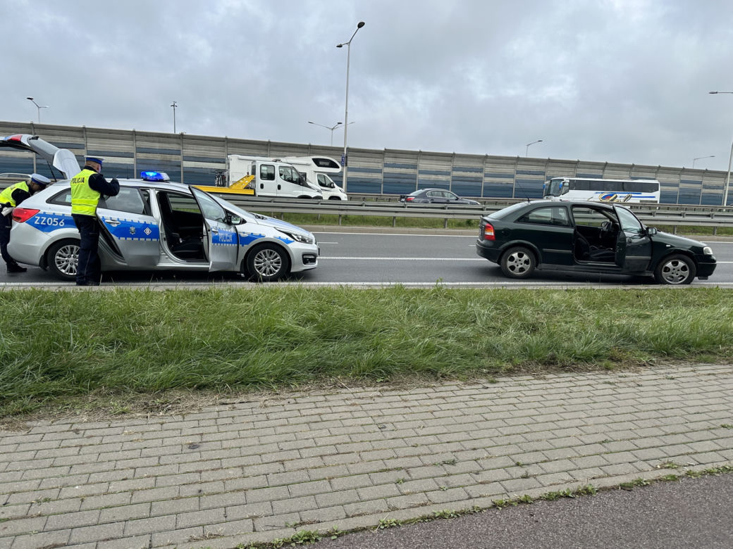 Pijany Gruzin jechał zygzakiem przez S8. Zatrzymali go inni kierowcy, doszło do szarpaniny