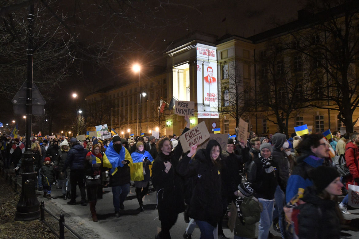 Warszawiacy murem za Ukrainą. Codziennie na protestach dziesiątki tysięcy ludzi