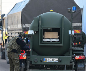 Szczecinek/ Saperzy usunęli pocisk przeciwlotniczy znaleziony w śródmiejskiej kamienicy