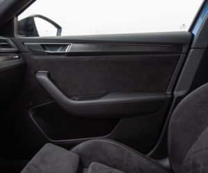 Volkswagen Passat Elegance vs Skoda Superb Sportline