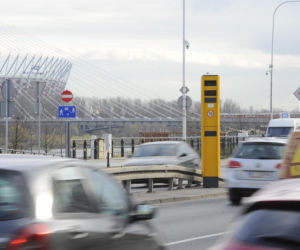 Fotoradar przy wjeździe do tunelu Wisłostrady