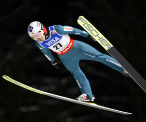 Pogoda storpedowała niedzielne skoki w Ruce. Jury nie zwlekało z decyzją