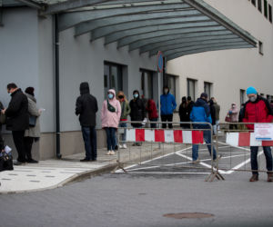 Ogromne kolejki do testów na koronawirusa w Krakowie