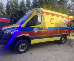 Nową karetkę ma Sądeckie Pogotowie Ratunkowe.  Pojazd dyżuruje w Grybowie 
