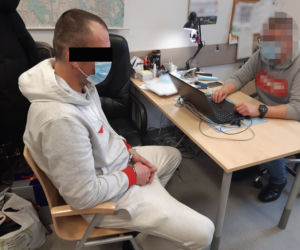 Spędził wieczór z nieznajomymi, gorzko tego pożałował. Z konta zniknęło ponad 20 tys. złotych!