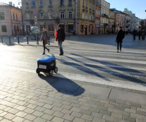 Jedzenie przywiezie ci...robot! W Lublinie pracują już roboty - dostawcy!