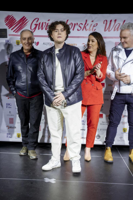 Emilia Dankwa i Mateusz Pawłowski spotkali się po latach na walentynkowej imprezie. Zobaczcie jak dziś wygląda Kacperek serialu "Rodzinka.pl"