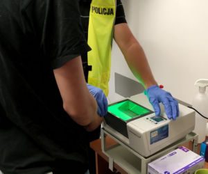 Brutalnie zmuszali go do kradzieży w toruńskiej galerii. Trafili za kratki