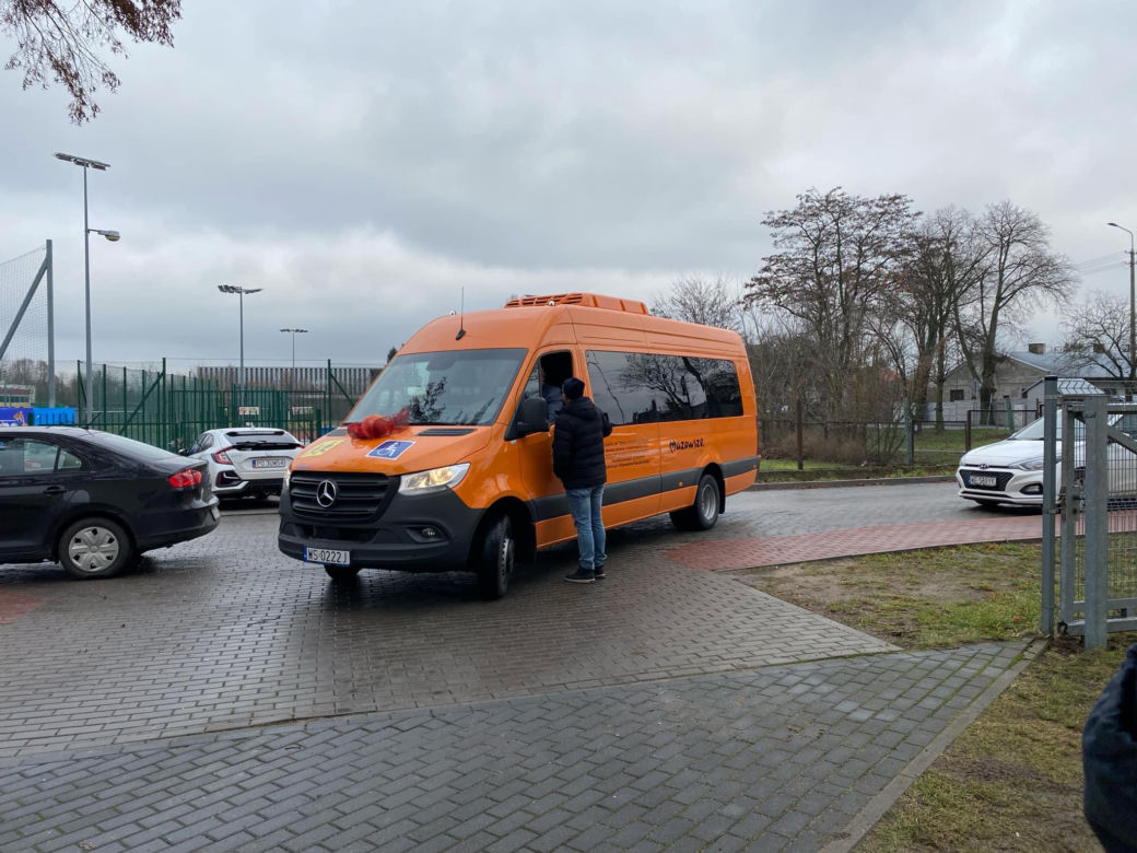 Ułatwi transport dzieci z niepełnosprawnościami. Nowy bus trafił do SOSW w Siedlcach
