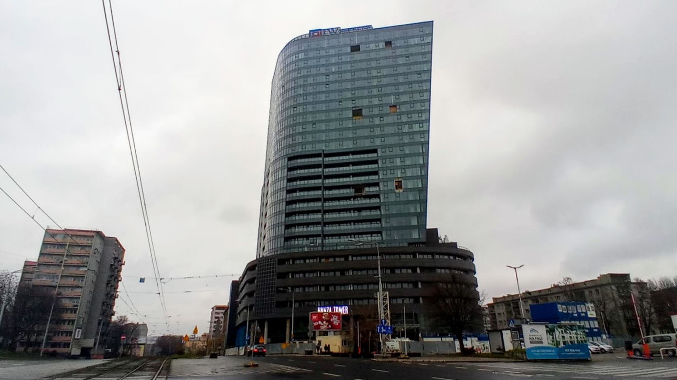 Żuraw zniknął z placu budowy Hanza Tower