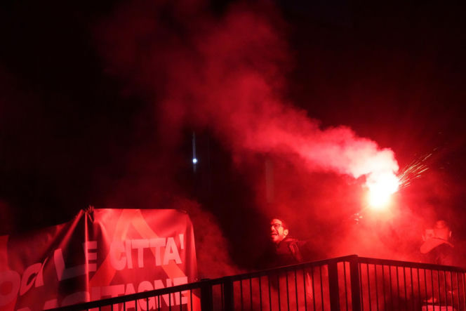 Protesty przeciwko IO w Mediolanie. Starcia z policją