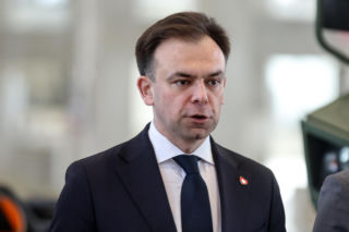 Co z inflacją i cenami paliw? Domański uspokaja 