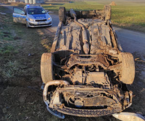 Horror podczas nauki jazdy. Auto braci dachowało!