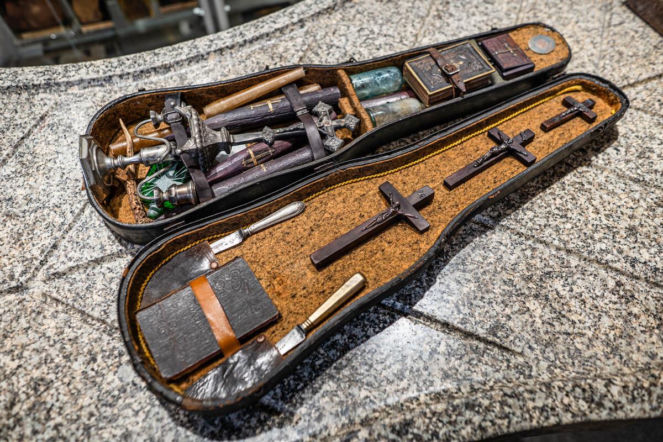 Zestaw do polowania na wampiry we Wrocławiu. Co zawiera i do czego służył?