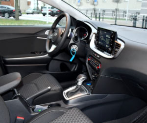 Trzy nowe radiowozy Kia Ceed dla podlaskiej Policji 