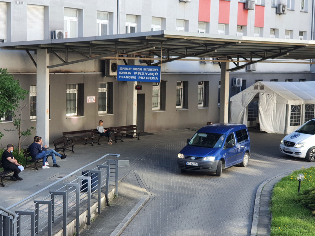 Trafił do szpitala na Szaserów i nie wiedzą, kim jest. Policja apeluje o pomoc 