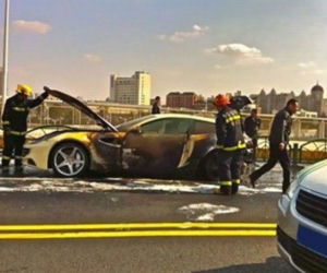 Płonące supersamochody / Ferrari FF