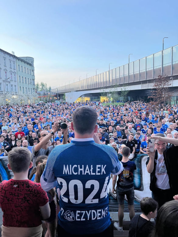 Szymon Michałek prezydentem Chorzowa. Tłumy na jego powitaniu ZDJĘCIA