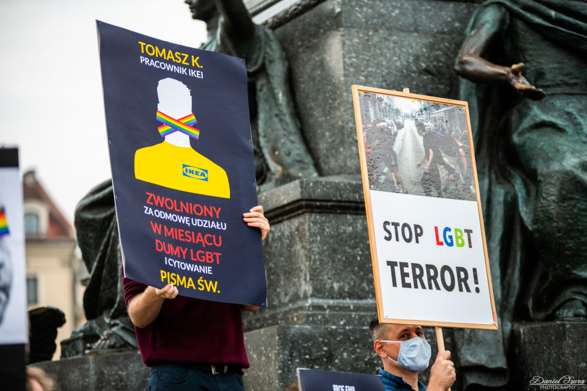 Demonstracja LGBT i narodowców na krakowskim Rynku