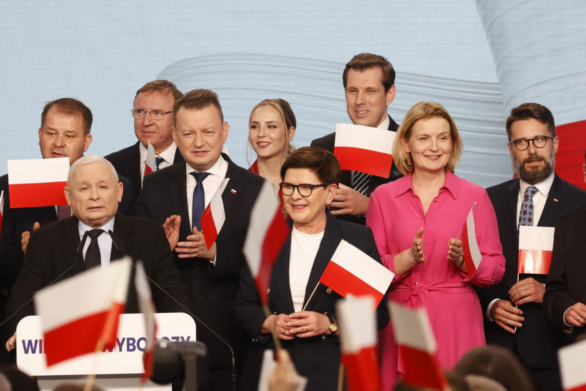Skromny poczęstunek w PiS. Tym karmili na wieczorze wyborczym