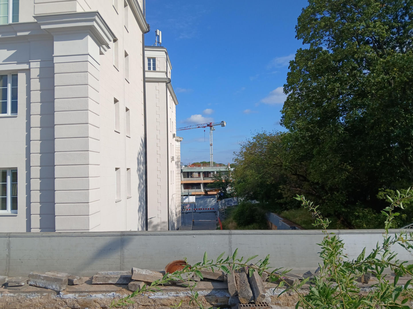 Budowa Wydziału Dziennikarstwa, Informacji i Bibliologii UW przy ul. Bednarskiej 2/4 w Warszawie
