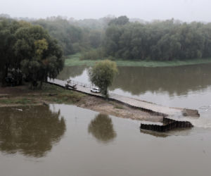 Most pontonowy na Wiśle zdemontowany. Ścieki znów wpadają do rzeki