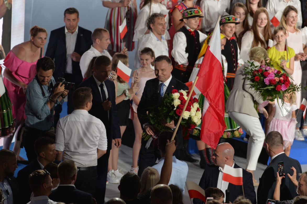 Wybory 2020. Duda gratuluje Trzaskowskiemu. Został wybuczany przez własny sztab