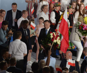 Wybory 2020. Duda gratuluje Trzaskowskiemu. Został wybuczany przez własny sztab