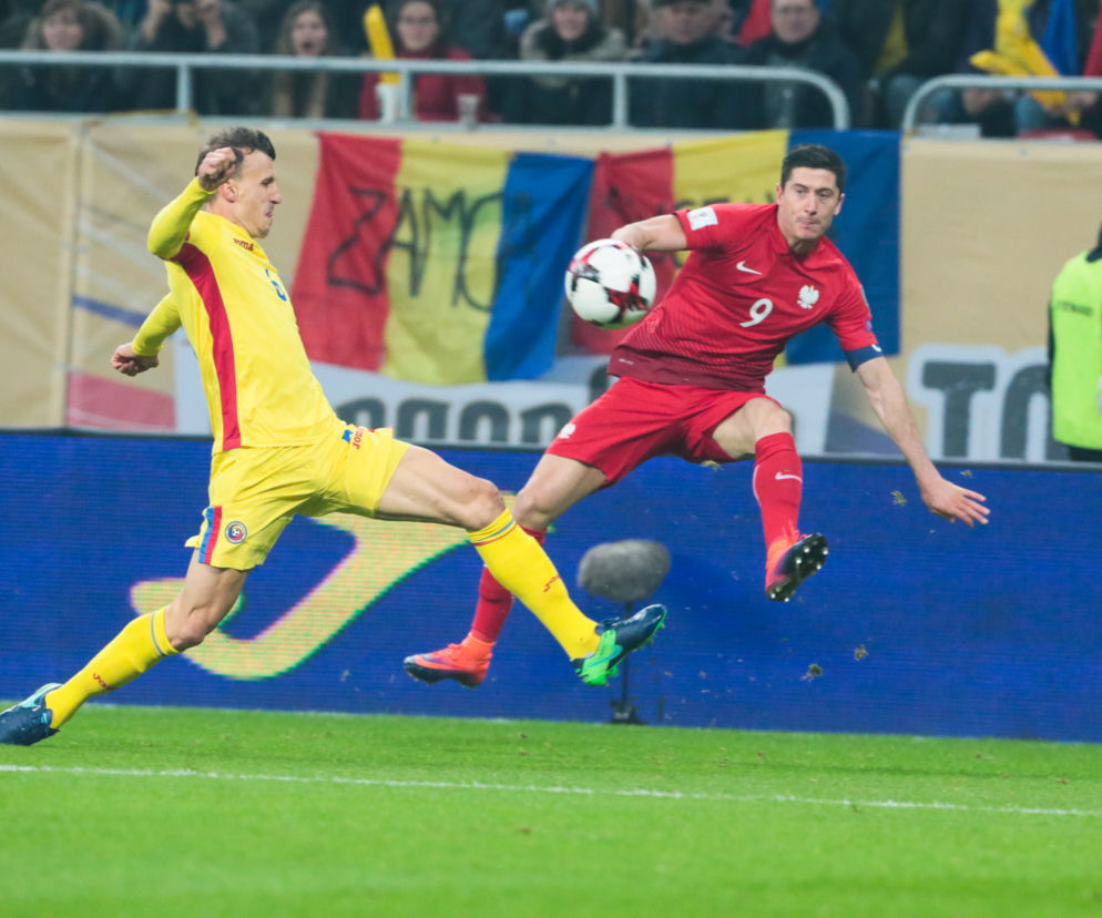 LEWANDOWSKI STRZELI TRZY GOLE RUMUNOM, POKONA LATĘ.