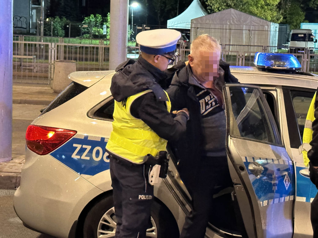 Dantejskie sceny na Dworcu Wschodnim. Kierowca autokaru potrącił pieszego. Obaj byli pijani
