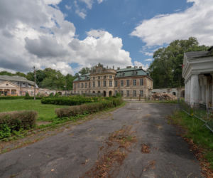 To najciekawsze miasto w województwie śląskim. Leży na ziemiach Małopolski i zachwyca zabytkowym pałacem