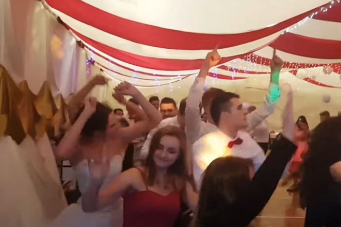 Studniówka 2017 - polonez disco polo! Przesada? [VIDEO]