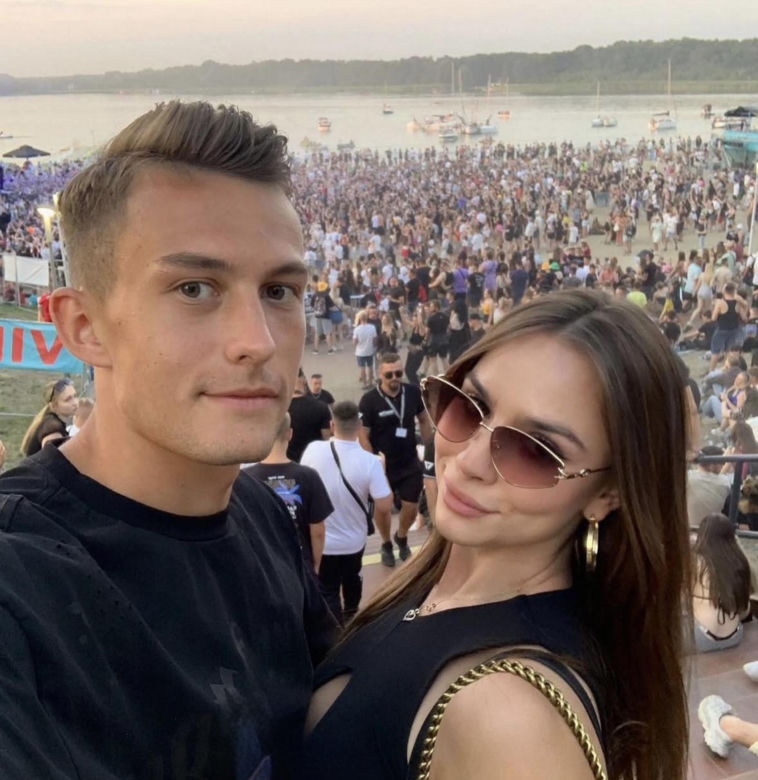 Bartłomiej Wdowik z dziewczyną 