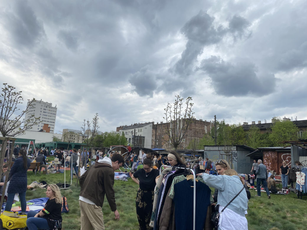 Garażówka na Bazarze Różyckiego