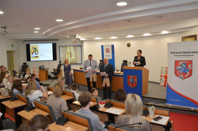 „Plastyczne Oscary” i mosty między pokoleniami. Wielki finał konkursów w ramach kampanii „Widzę – rozmawiam – reaguję” w Siedlcach