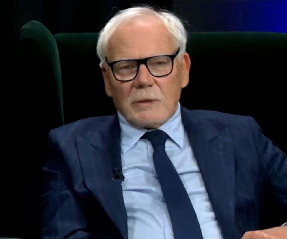 Profesor Marek Safjan w marynarce i okularach. O naprawie wymiaru sprawiedliwości przeczytasz w serwisie Mediateka.