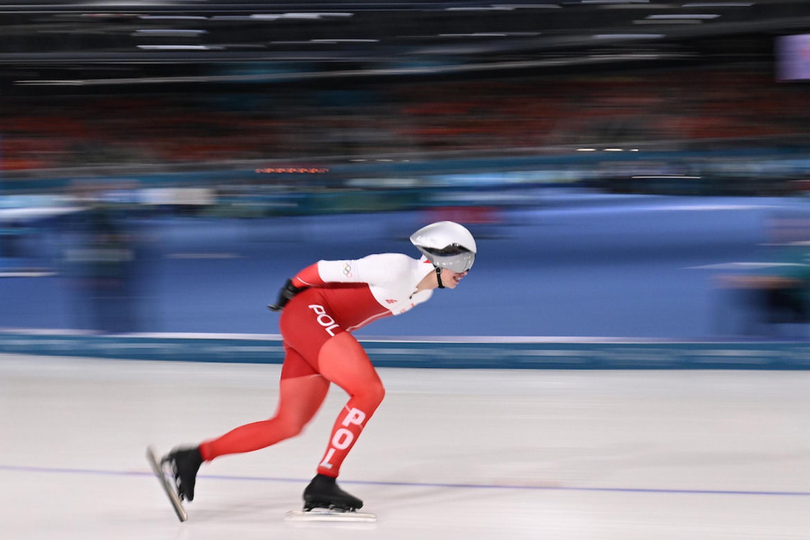 Panczenista Władimir Siemirunnij po biegu na 10 km, który dał mu srebrny medal olimpijski