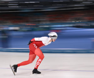 Panczenista Władimir Siemirunnij po biegu na 10 km, który dał mu srebrny medal olimpijski