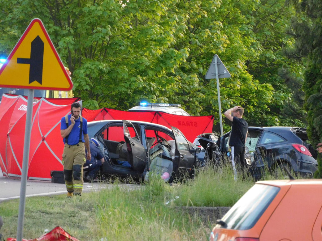 Wypadek na łuku drogi pod Warszawą. Zginął obywatel Ukrainy