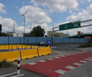 Zamknęli zjazd na osiedle. Mieszkańcy są wściekli