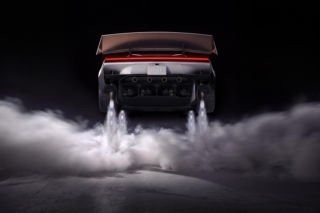 Elon Musk pokazał latającą Teslę. To, co zrobił Roadster, wygląda jak scena z filmu