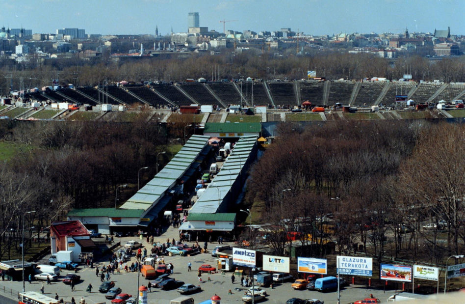 Lata 90-te, handel na stadionie dziesięciolecia